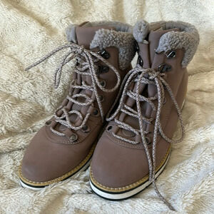 Nomad Aspen water resistant hiker boots size 7